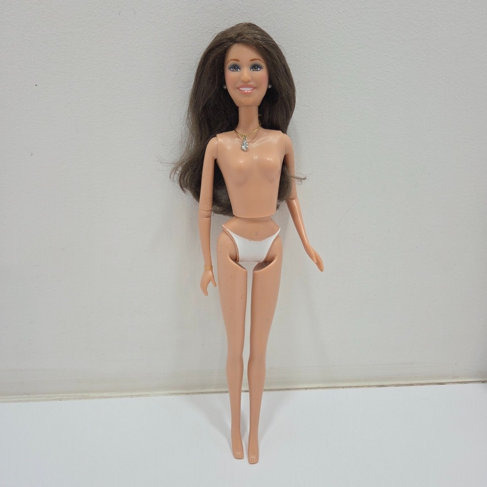 2008 Hannah Montana Fashion Moves Miley Cyrus‎ Nude Doll W/ Necklace & Earrings